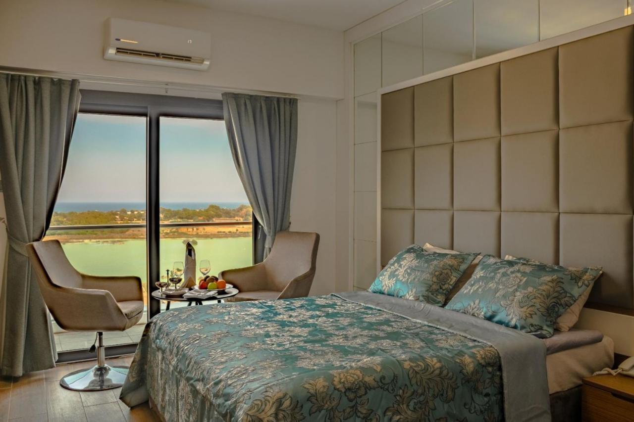 Novel Centre Point Hotel Famagusta  Exteriör bild