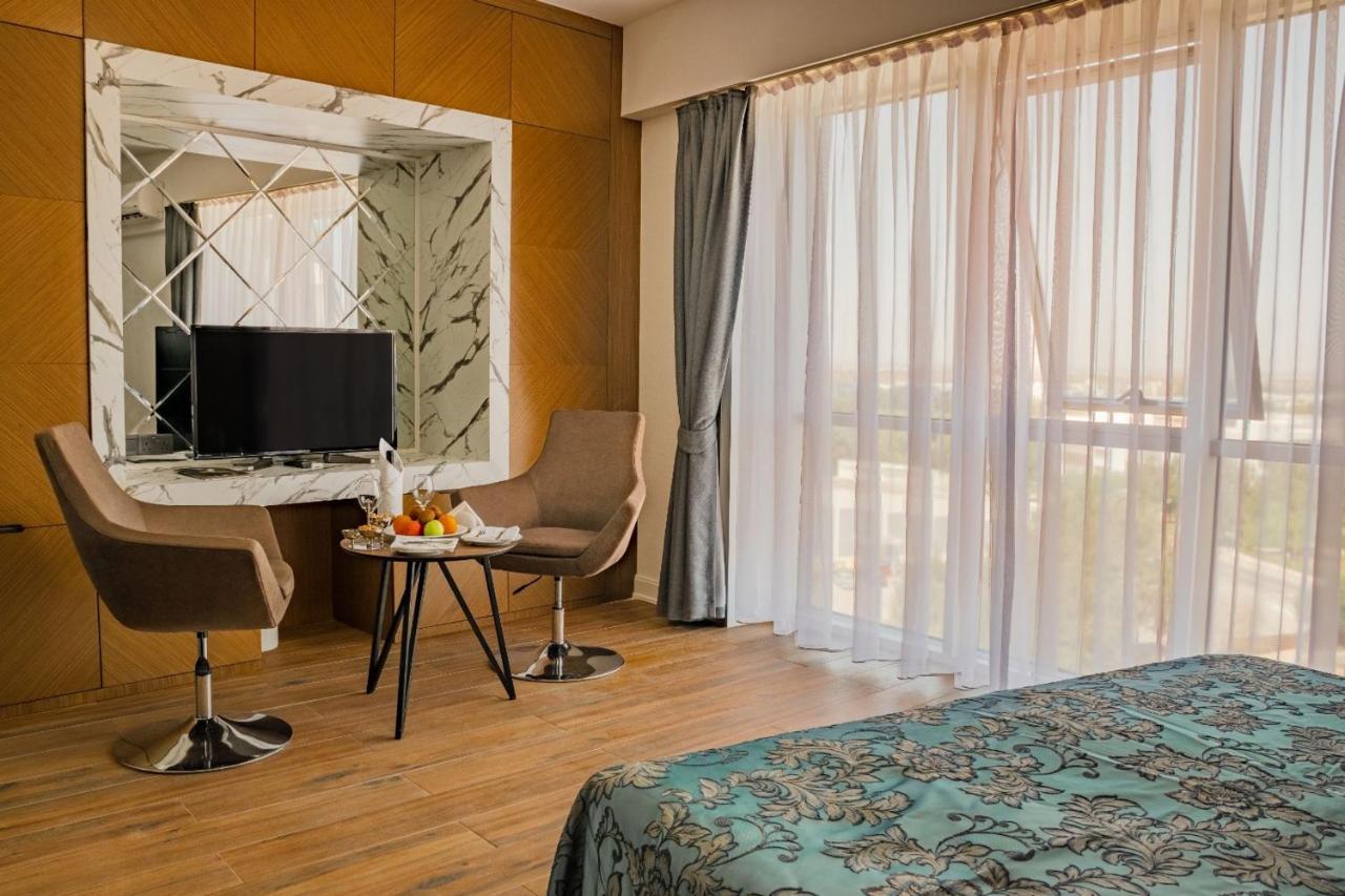 Novel Centre Point Hotel Famagusta  Exteriör bild